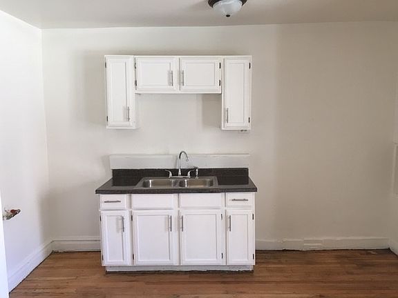 3rd image of 71 E 72nd St #1