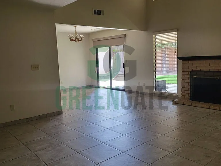 2428 Woodvale Dr — Photo 14