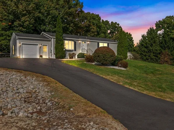 17 Charleston Ridge Road, Hampstead, NH 03841