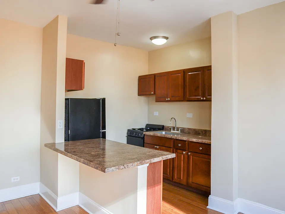 5325 S Cornell Ave #408