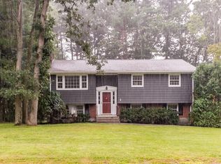 1 Meehan Dr, Chelmsford, MA 01824