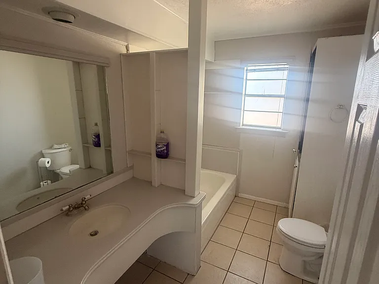 605 E Saint Anne Pl — Photo 15