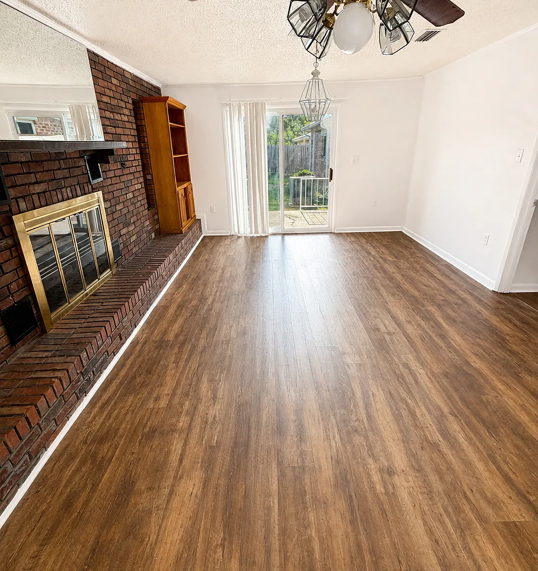 3 bed, 2700 sqft, $2,100 — Photo 2