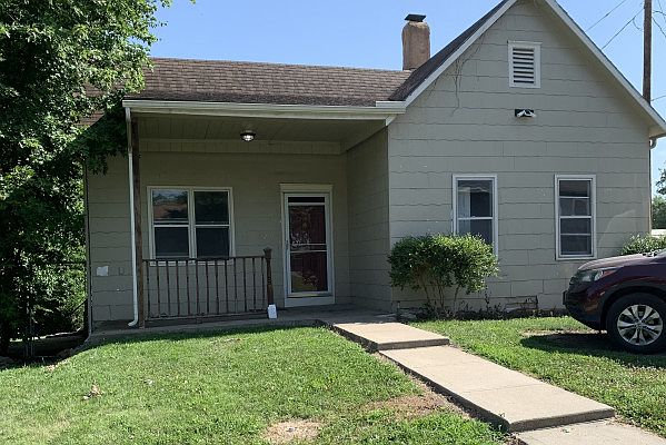 1st image of 929 Pawnee St