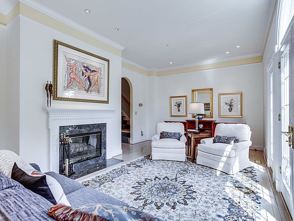 4th image of 131 Crofton Hill Ln