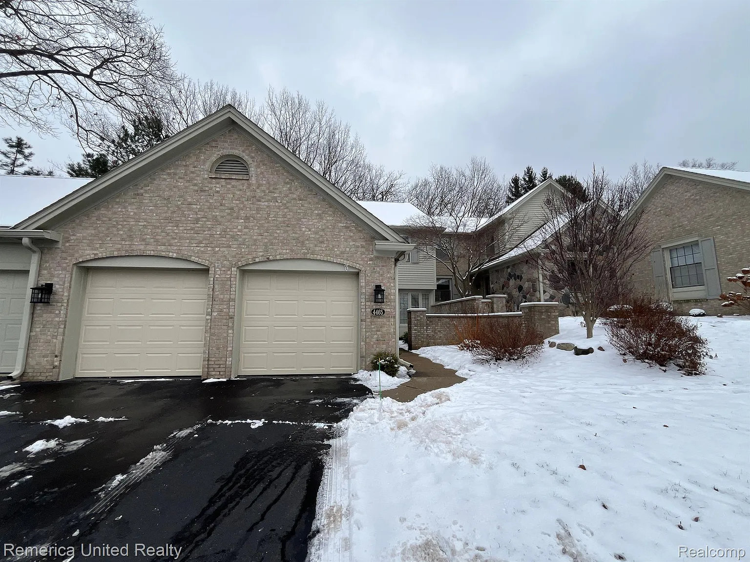 4465 Golf View Dr photo 1