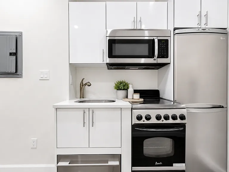 250 Broome St #1 — Photo 4