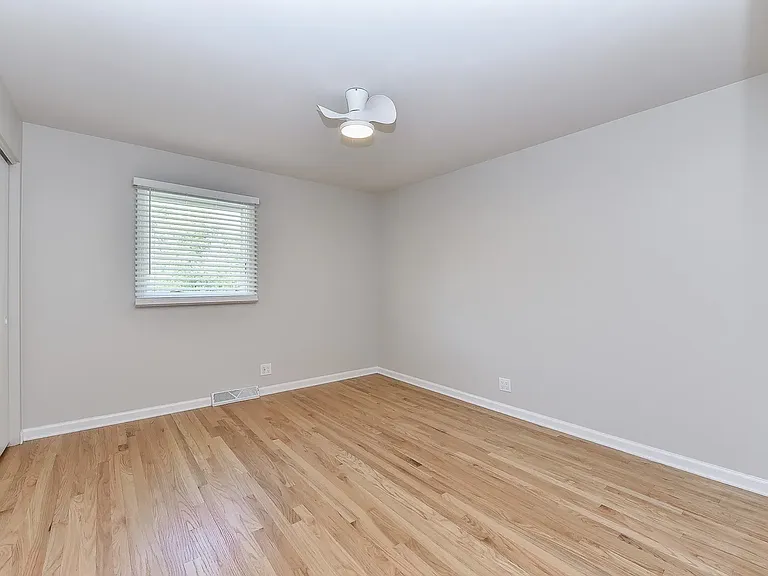 5S480 Campbell Dr — Photo 14