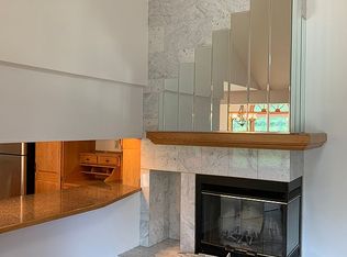 2200 S Parkside Dr, New Berlin, WI 53151