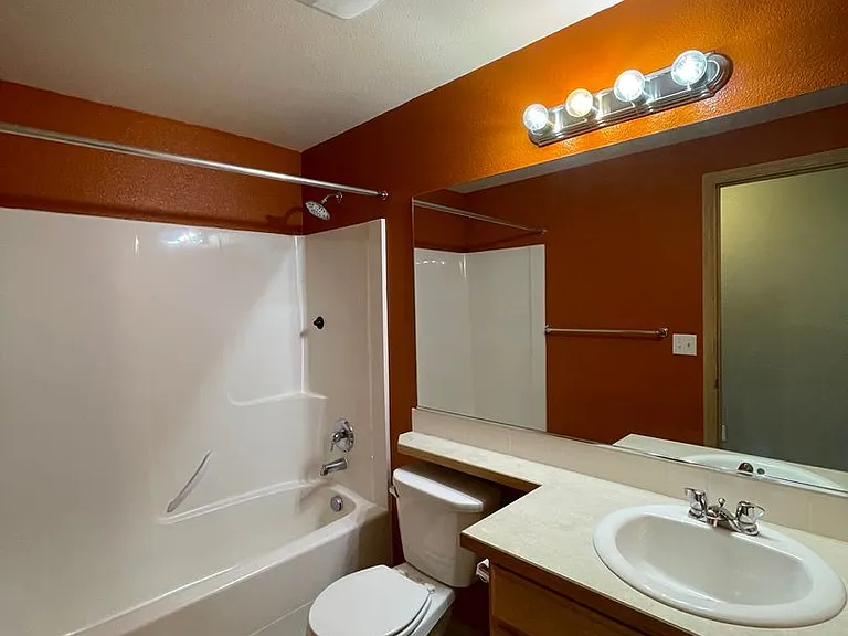 1900 Leanne Ave — Photo 16