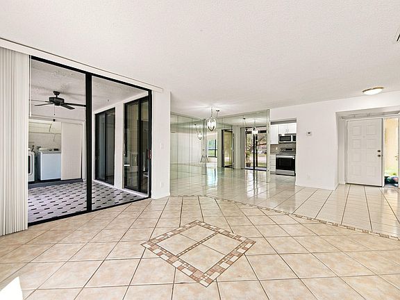 4th image of 2662 Carambola Circle N