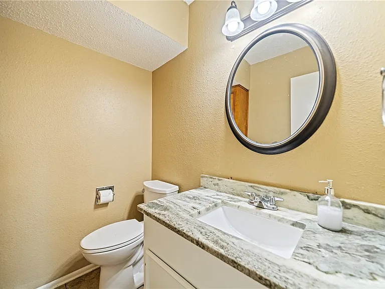 2445 Cricket Hollow St — Photo 16
