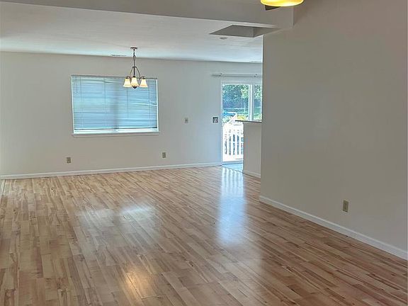 3rd image of 1308 Glendale Gardens Dr APT D