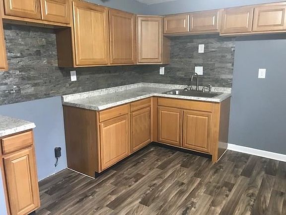5th image of 9849 Ellis Dr