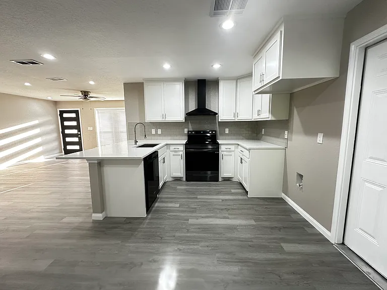 8426 Glen Ct — Photo 15