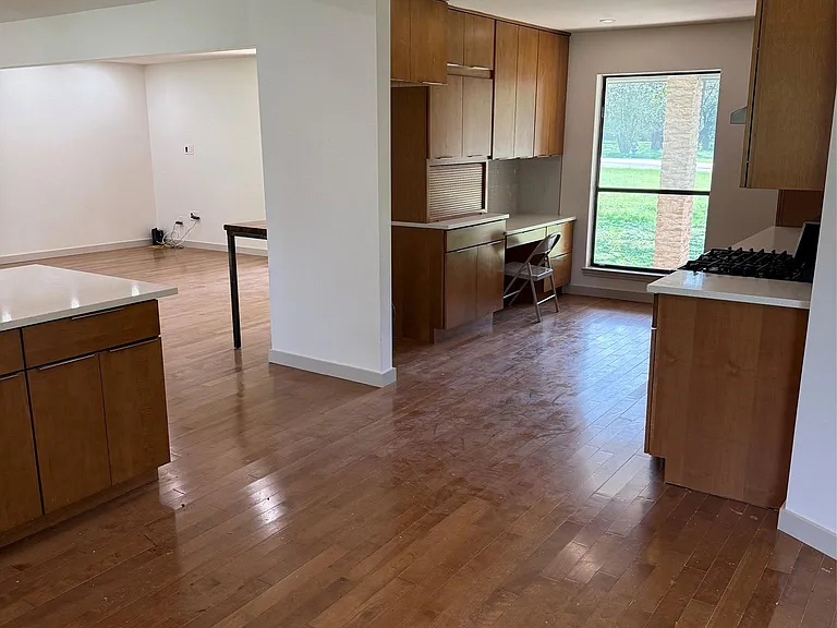 1009 Swallow Dr — Photo 15