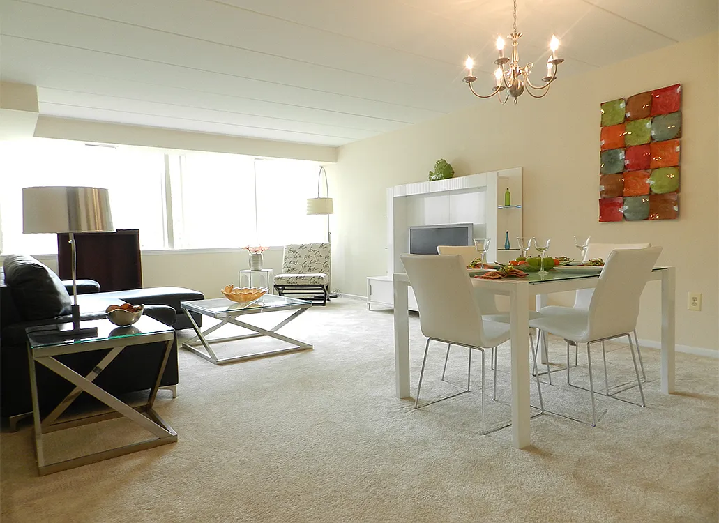 Wellesley House Apartments — Photo 4