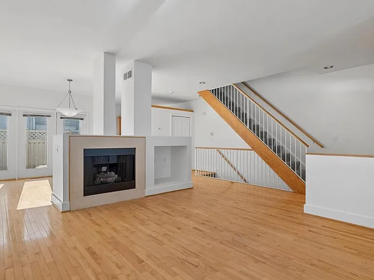 249 Carron St — Photo 1