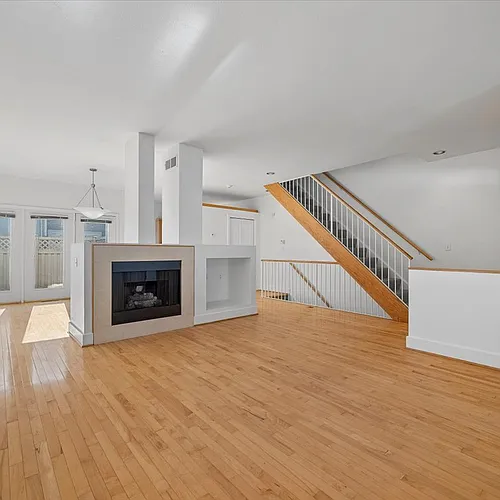 249 Carron St Photo 1