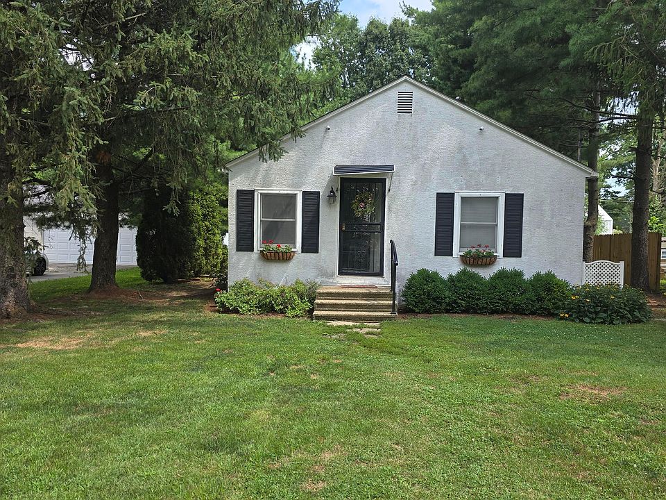 1st image of 6028 Radekin Rd