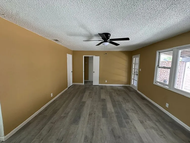 419 Angela Way — Photo 10