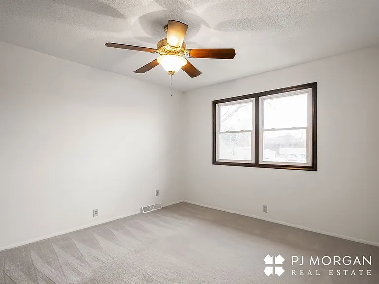 1312 S 118th St — Photo 33