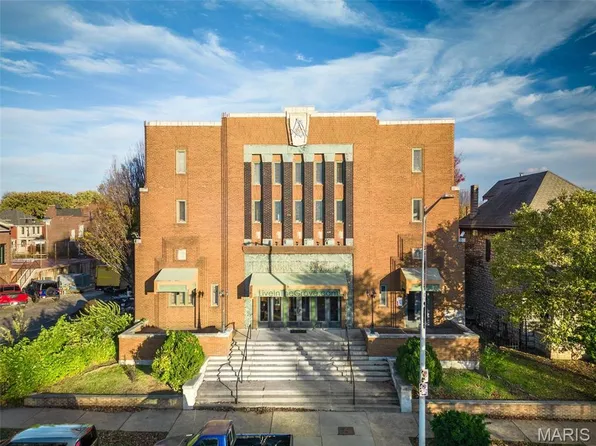 1052 S Kingshighway Blvd, Saint Louis, MO 63110