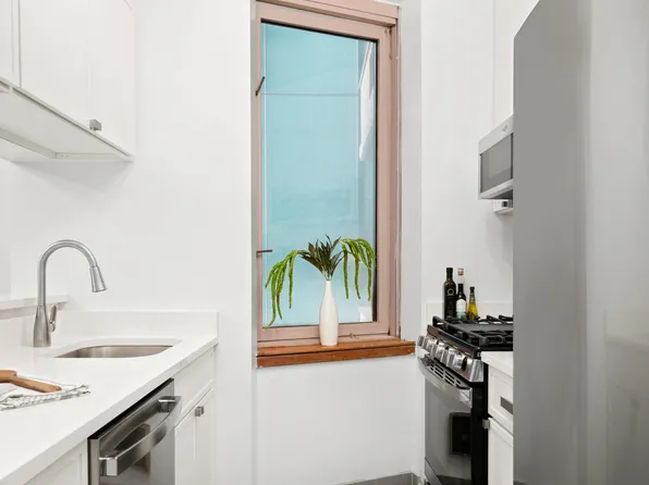 235 East 40th Street image 9 of 21