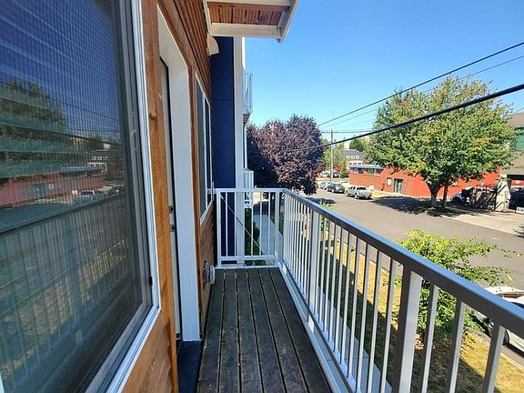 4th image of 1510 C St Unit 201