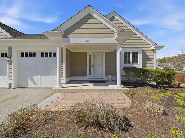 24 Carriage Ln #24, Duxbury, MA 02332