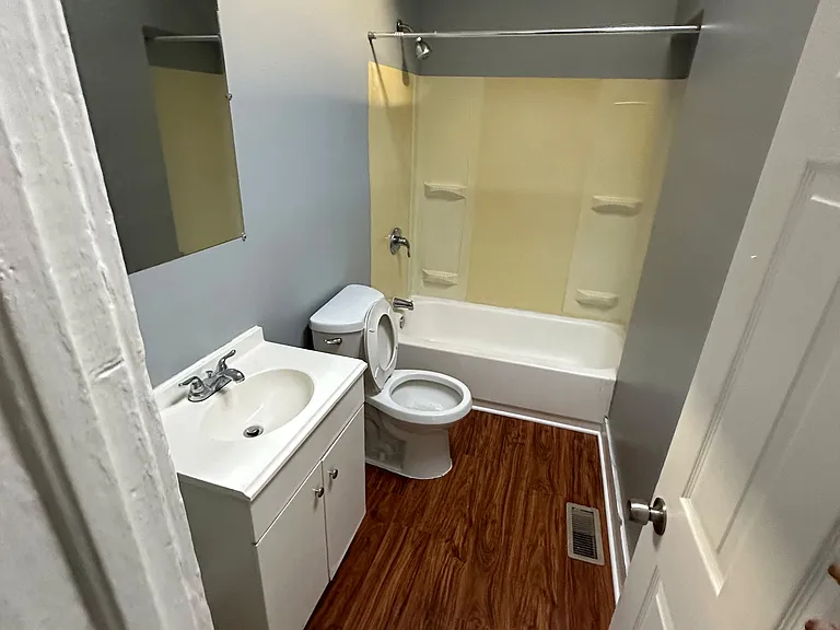 2712 Baker St — Photo 9