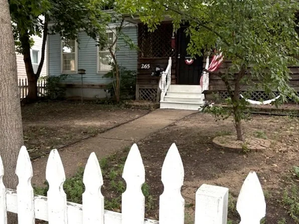265 Center St, Elgin, IL 60120