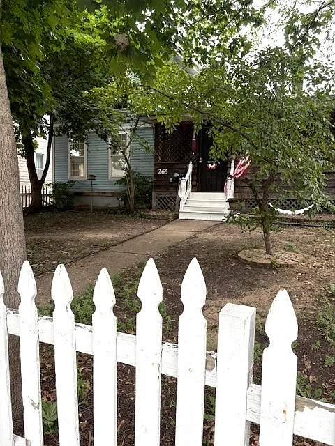 265 Center St photo 1