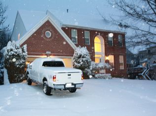 6402 Guard Mount Ct, Centreville, VA 20121