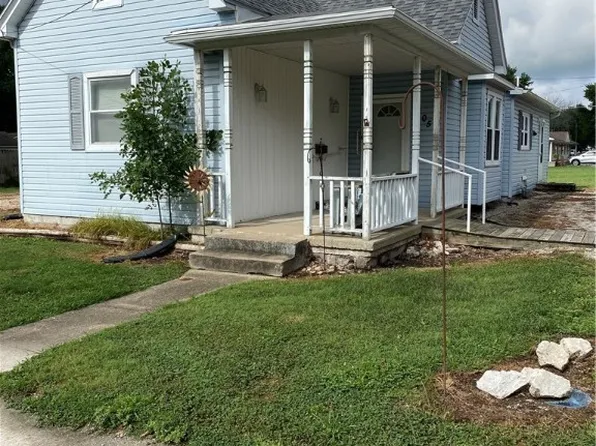 305 S Maple St, Newton, IL 62448