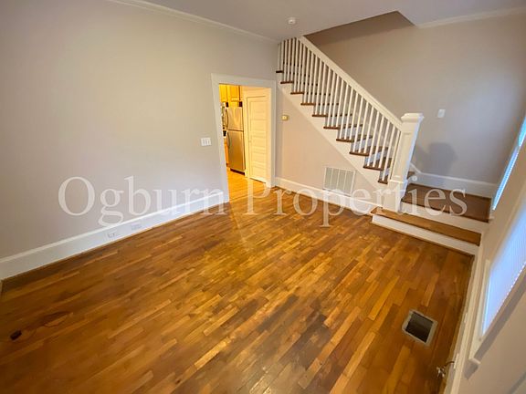 3rd image of 109-111 Crafton St #109