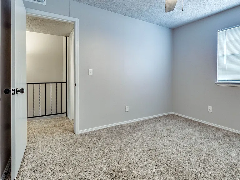1201 Lakecrest Dr — Photo 8
