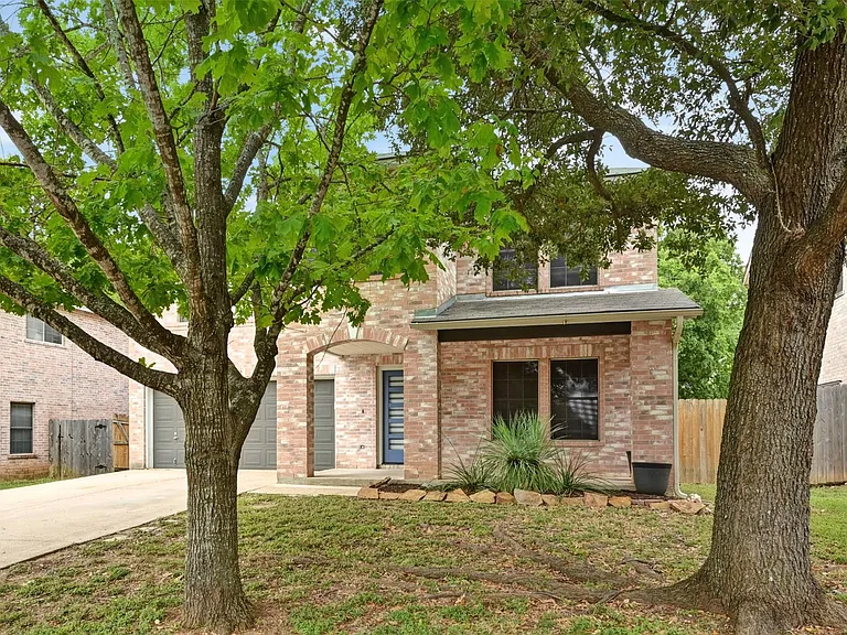 2217 Riker Ridge Trl — Photo 2