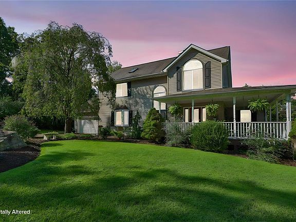 2nd image of 4010 Crest View Dr