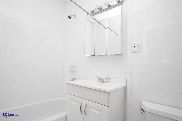 Rented by LC Lemle Real Estate Group | media 16