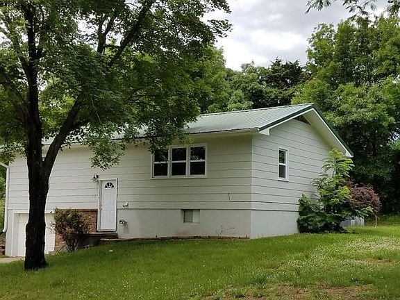 3rd image of 713 N Terrace Ln