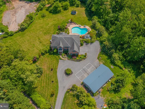 8 Jonathans Ct, Hunt Valley, MD 21030