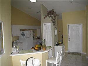 4th image of 3711 Stone Way #404