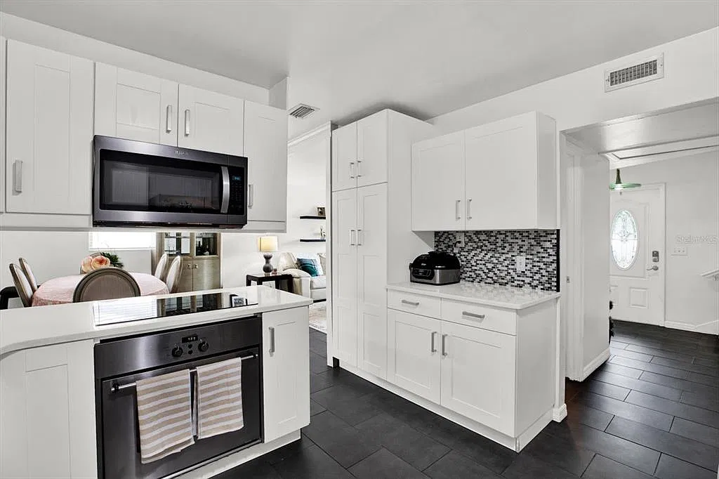 3 bed, 1.5 bath, 1504 sqft, $2,650 — Photo 3