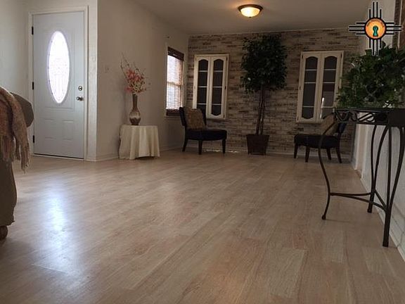 2nd image of 2222 N Kingsley Dr