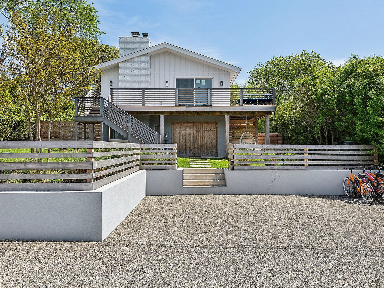 Ditch Plains Beach House With Pool — Photo 2