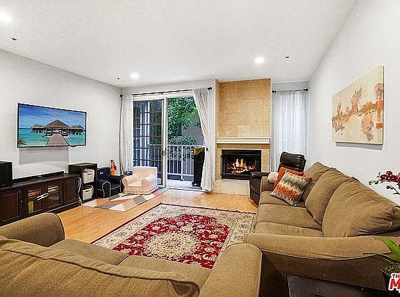 4th image of 855 S Wooster St #207