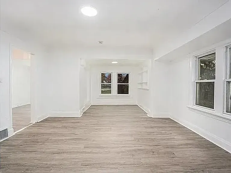 16174 Friend Ave — Photo 3