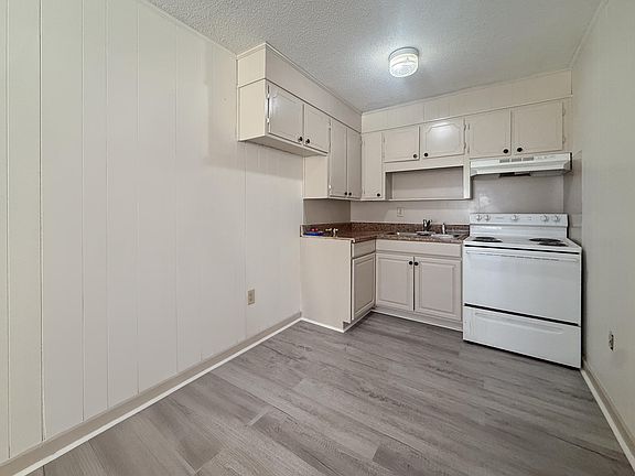 5th image of 79 Ridgemont Cir
