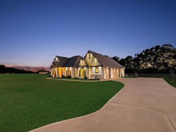3rd image of 415 China Grove Dr